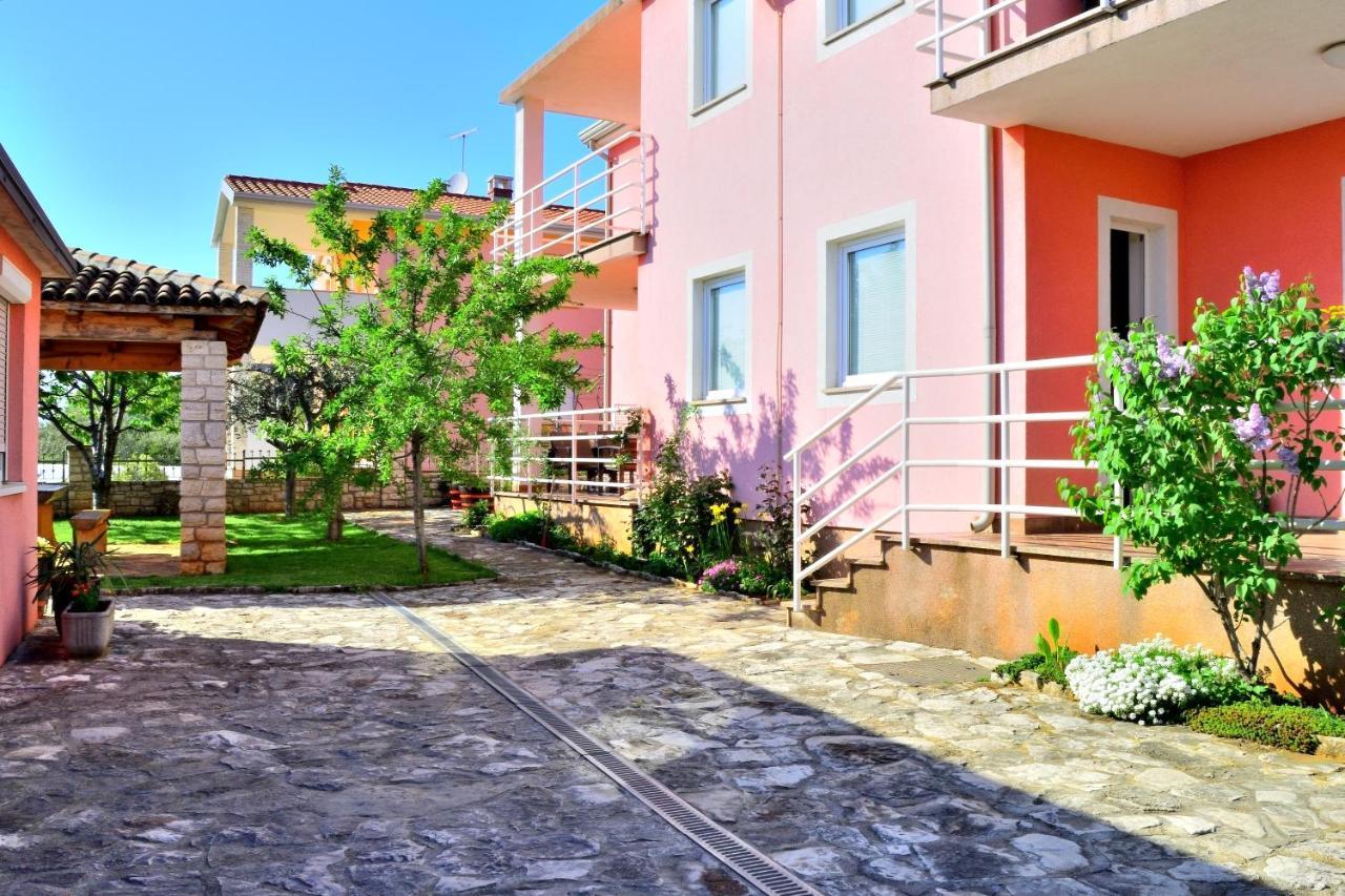 Apartment Domus Lauri Умаг Екстериор снимка
